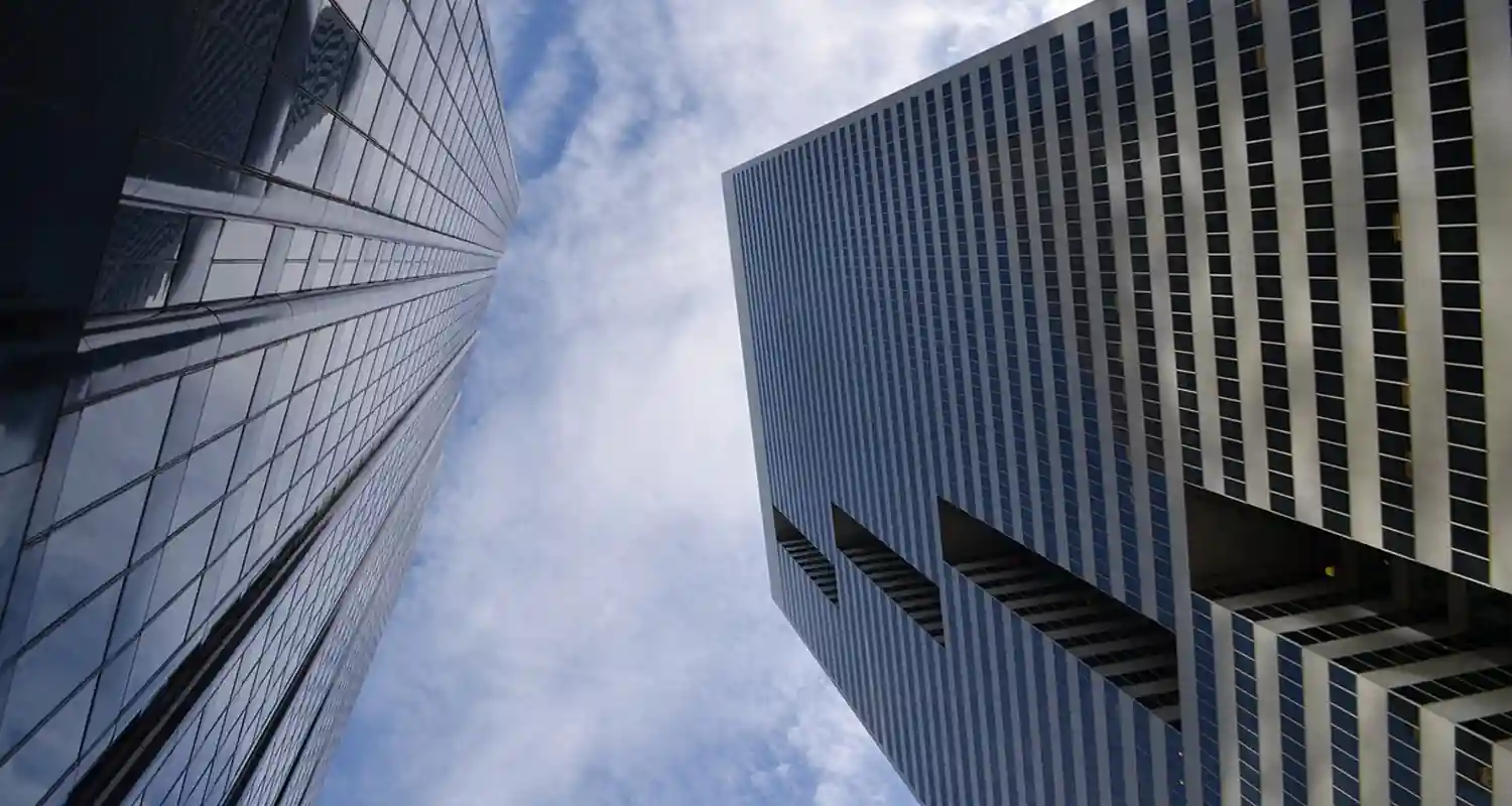 Il potere invisibile delle lobby economiche: come modellano il nostro mondo