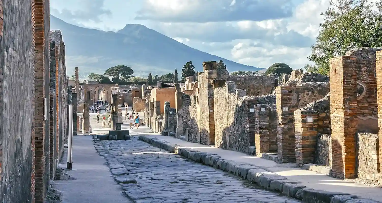 Turismo in Campania: Motore di Crescita Economica e Sfide Future