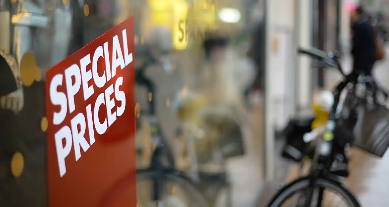 Si possono fare sconti prima dei saldi estivi