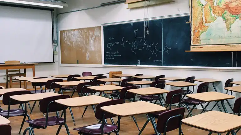Aumenti Stipendiali per i Docenti Italiani nel Contratto Scuola 2022-2024