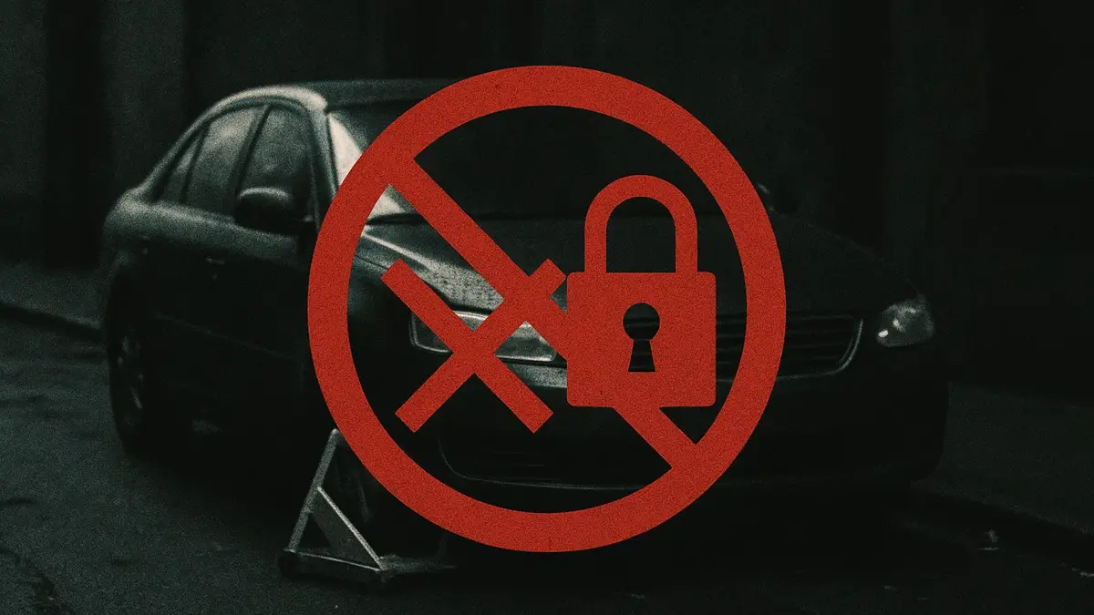Auto con simbolo di divieto o blocco