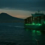 Porto di Napoli moderno e sostenibile con nave portacontainer